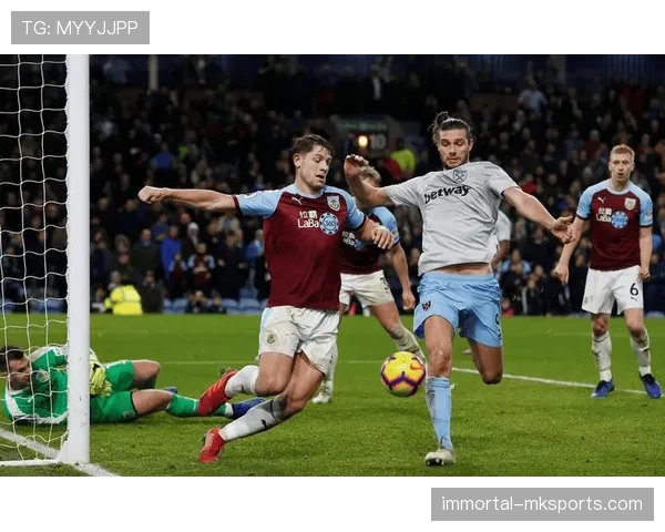 西布朗防守实力显著提升，数据揭秘球队打造稳固后防的关键策略